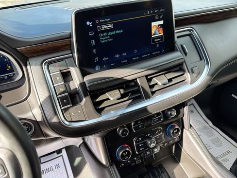 Used 2023 Chevrolet Suburban Premier image 13