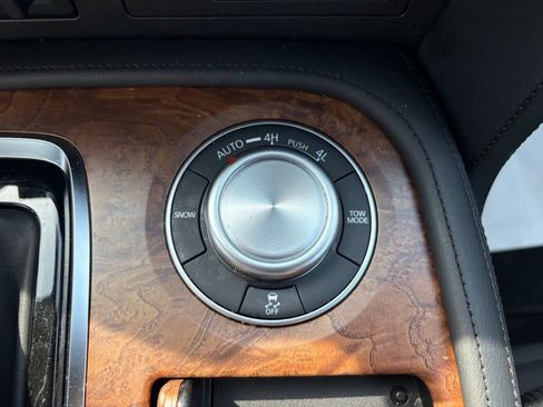 Used 2024 Nissan Armada SL AWD/4WD image 4