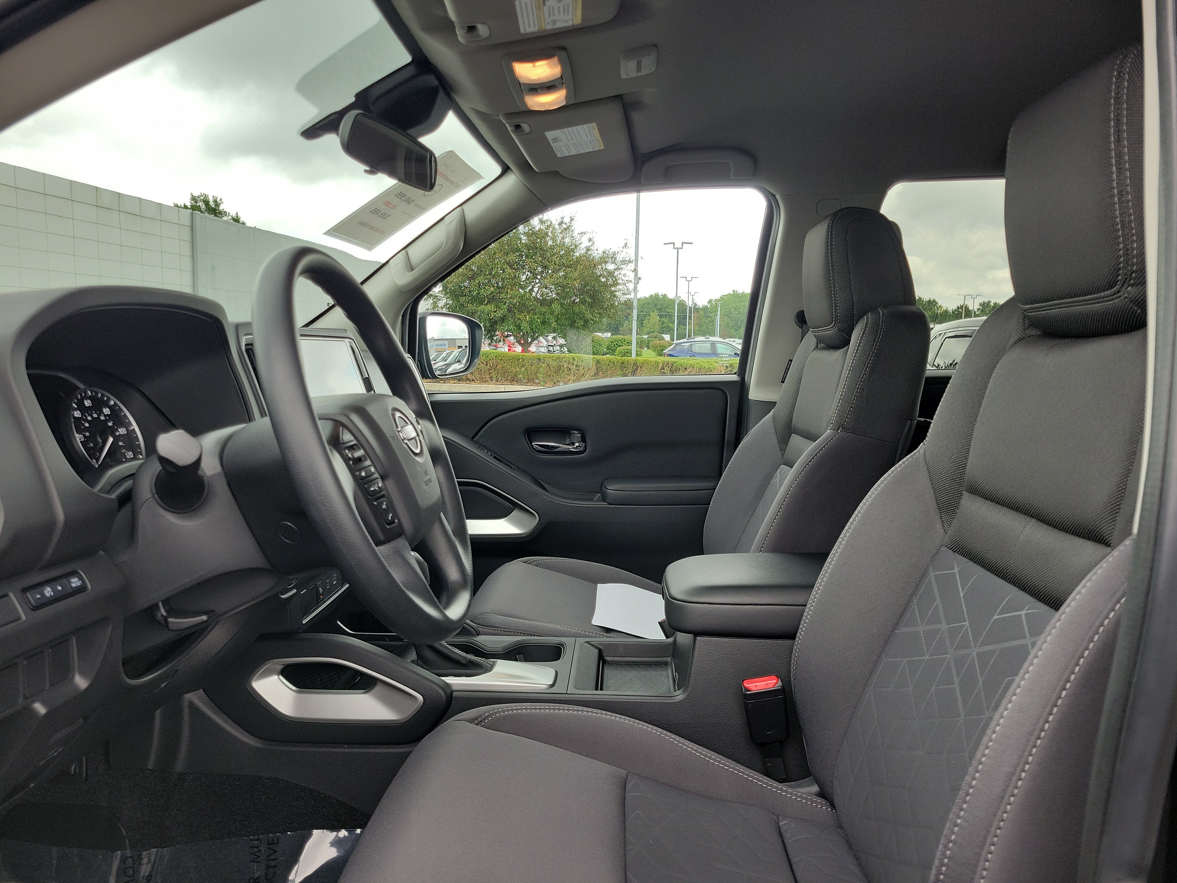 Used 2025 Nissan Frontier SV w/ Tow Package AWD/4WD image 15