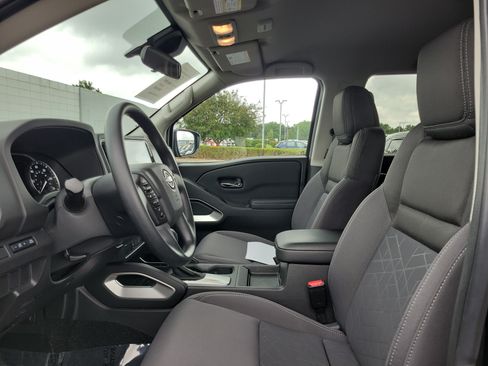 Used 2025 Nissan Frontier SV w/ Tow Package AWD/4WD image 15