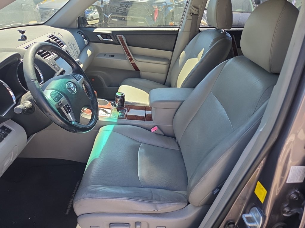 Used 2011 Toyota Highlander Limited AWD/4WD image 10