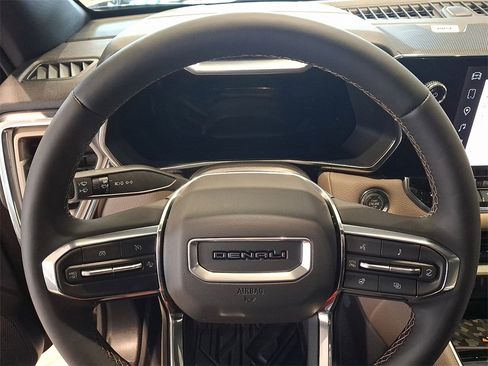 New 2026 GMC Canyon Denali w/ LPO, Denali Black Edition image 9