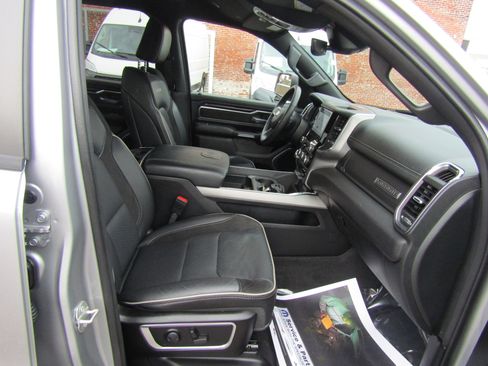 Used 2024 RAM 1500 Laramie image 18