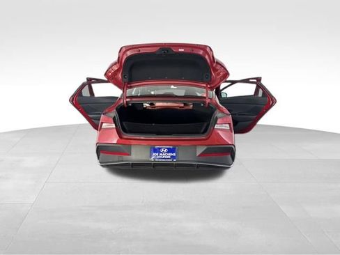 Used 2025 Hyundai Elantra SEL FWD image 20