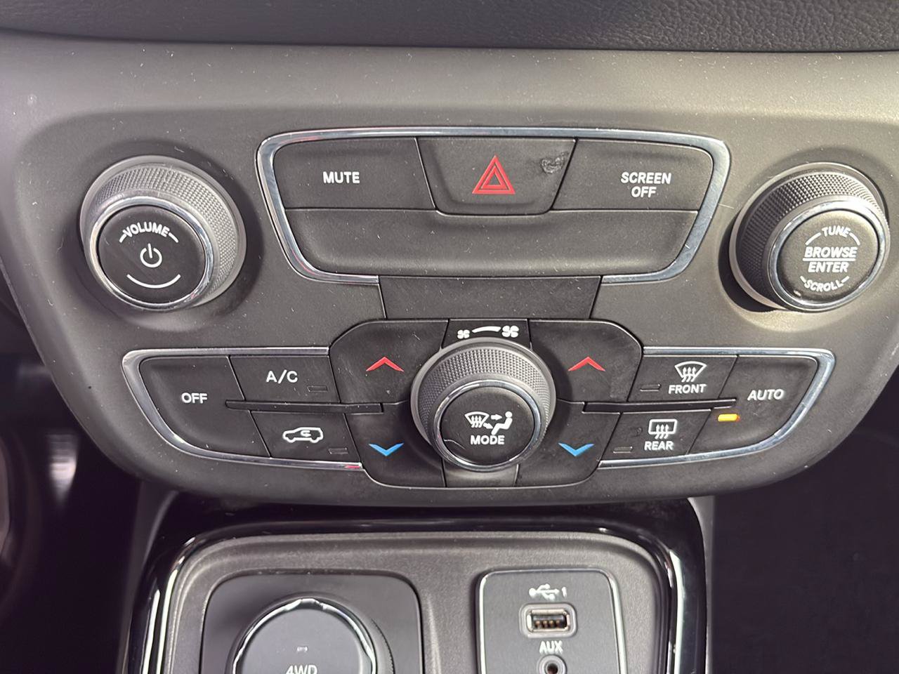 Used 2020 Jeep Compass Limited AWD/4WD image 17