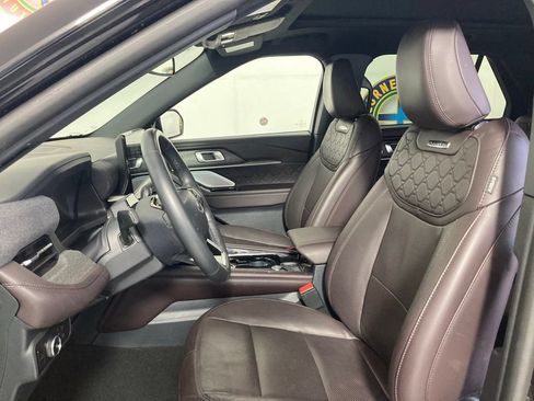 Used 2025 Ford Explorer Platinum w/ LUX Leather Package AWD/4WD image 12