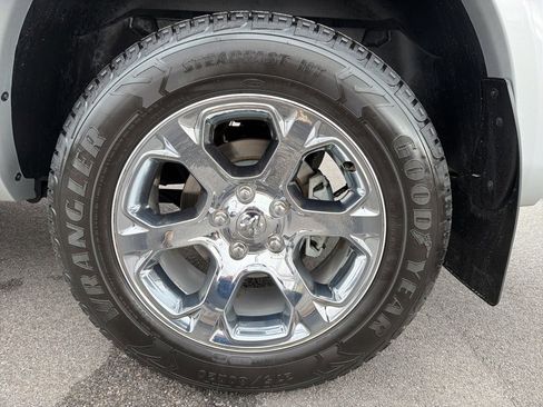 Used 2017 RAM 1500 Laramie w/ Convenience Group image 13