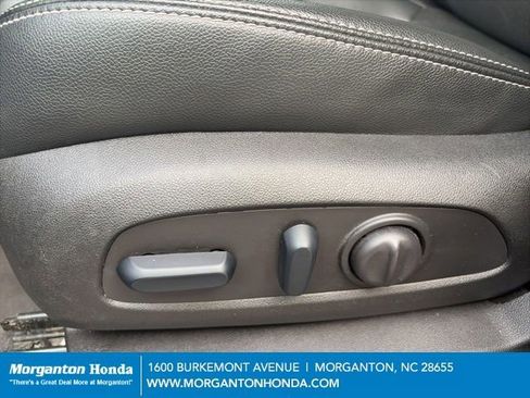 Used 2024 GMC Terrain SLT AWD/4WD image 16