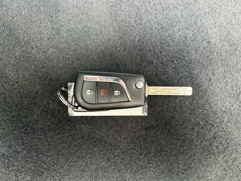 Used 2022 Toyota RAV4 LE image 36