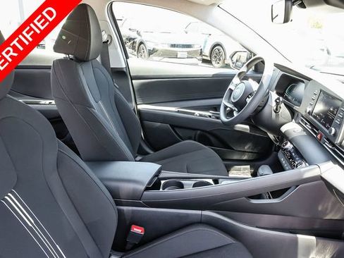 Used 2025 Hyundai Elantra Hybrid FWD image 19