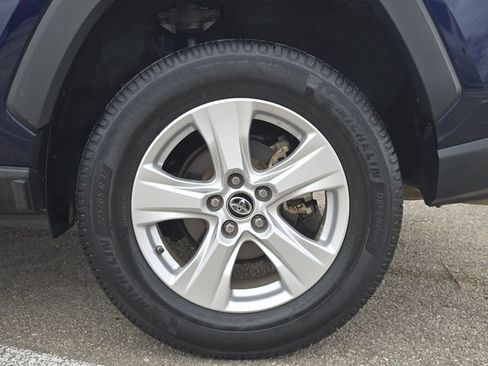 Used 2019 Toyota RAV4 XLE w/ Convenience Package image 34