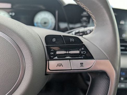 Used 2022 Hyundai Elantra SEL w/ Convenience + Premium Package image 17