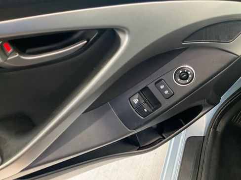 Used 2013 Hyundai Elantra FWD image 4