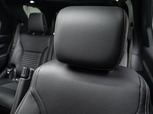 New 2026 Land Rover Discovery Limited Edition AWD/4WD image 14