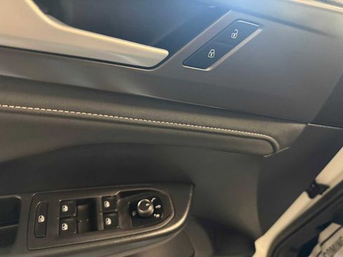 Used 2025 Volkswagen Taos SE image 21