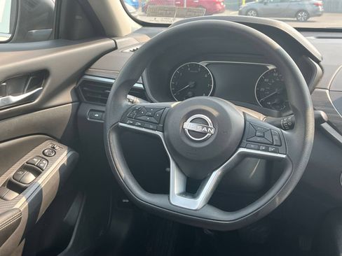 Used 2025 Nissan Altima 2.5 SV FWD image 28