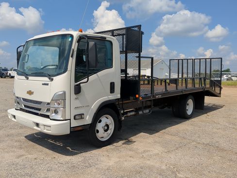 Used 2024 Chevrolet Low Cab Forward RWD image 6