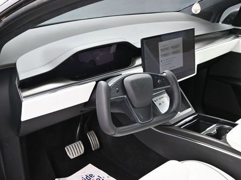 Used 2022 Tesla Model X Plaid image 16