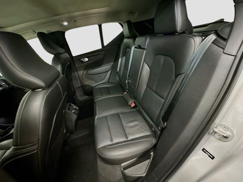 Used 2024 Volvo XC40 B5 Core w/ Climate Package image 30