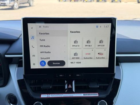 Used 2025 Toyota Corolla SE w/ SE Premium Package image 31