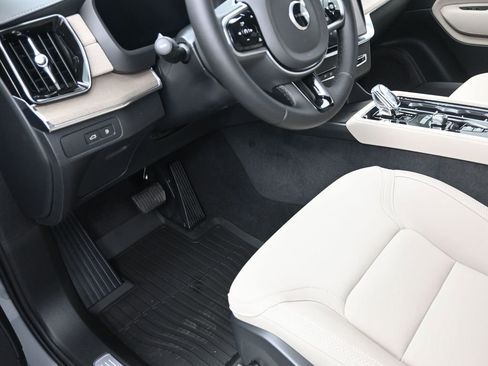 New 2026 Volvo XC90 T8 Plus w/ Protection Package Premier AWD/4WD image 9