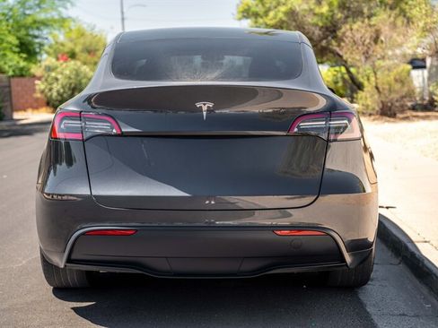 Used 2025 Tesla Model Y Long Range RWD image 4