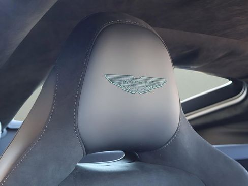 Used 2025 Aston Martin V8 Vantage Coupe image 18