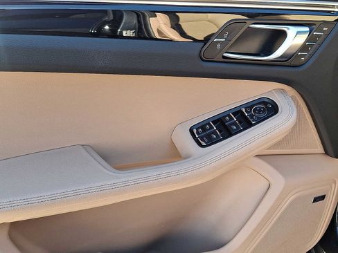 Used 2024 Porsche Macan image 10