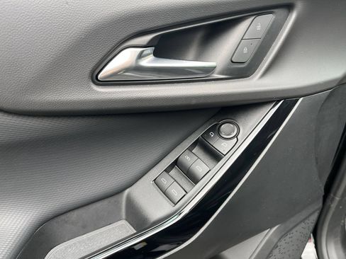 Used 2025 Chevrolet Equinox LT FWD image 18