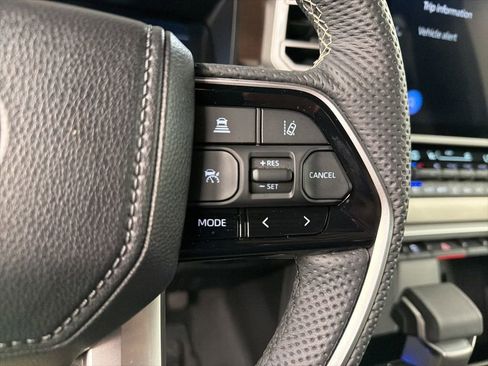 Used 2025 Toyota Sequoia Capstone AWD/4WD image 20