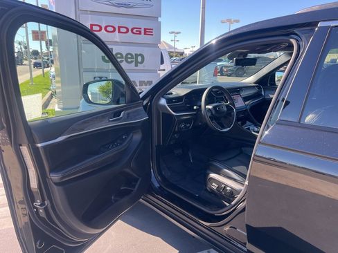 Used 2024 Jeep Grand Cherokee L Limited w/ Luxury Tech Group II image 14