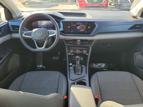 Used 2024 Volkswagen Taos SE image 7