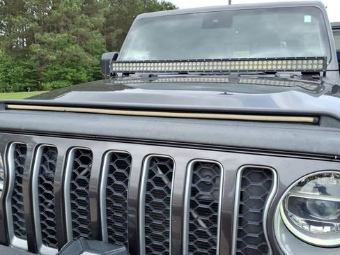 Used 2020 Jeep Gladiator Overland AWD/4WD image 7