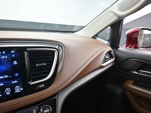 Used 2017 Chrysler Pacifica Limited FWD image 19