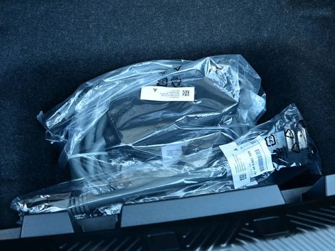 Used 2025 BMW i5 eDrive40i w/ Premium Package RWD image 28