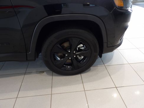 Used 2023 Jeep Cherokee Altitude Lux AWD/4WD image 25
