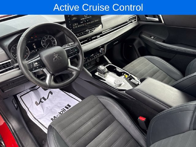 Used 2025 Mitsubishi Outlander AWD image 12
