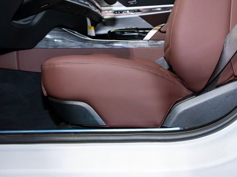 Used 2025 BMW 760i xDrive image 16