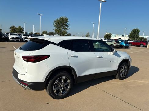 Used 2025 Chevrolet Blazer LT FWD image 3