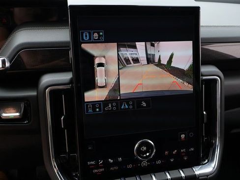 New 2026 GMC Yukon XL Elevation w/ Elevation Premium Package AWD/4WD image 31