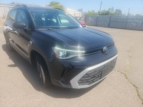 Used 2025 Volkswagen Taos S FWD image 1