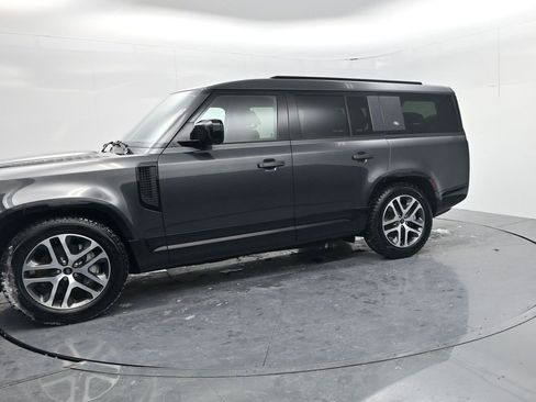 Used 2023 Land Rover Defender 130 X-Dynamic SE image 4