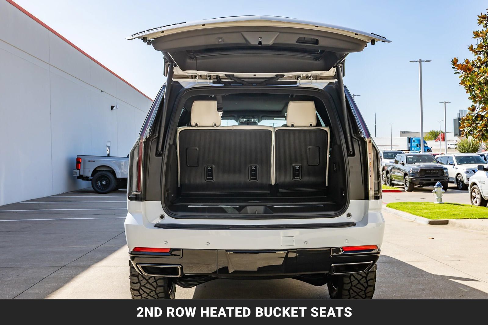 Used 2026 Cadillac Escalade Platinum Sport w/ LPO, Floor Liner Package AWD/4WD image 9