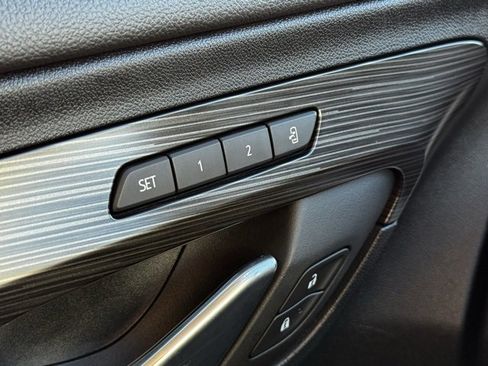 Used 2023 GMC Terrain SLT image 34