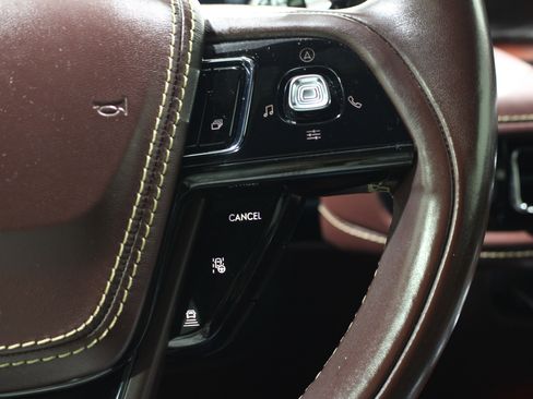 Used 2021 Lincoln Aviator Black Label w/ Class IV Trailer Tow Package image 12