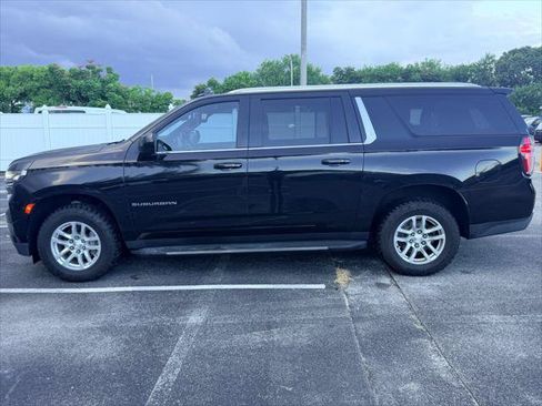 Used 2021 Chevrolet Suburban LS RWD image 3