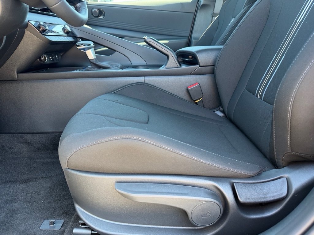 New 2026 Hyundai Elantra SEL FWD image 12