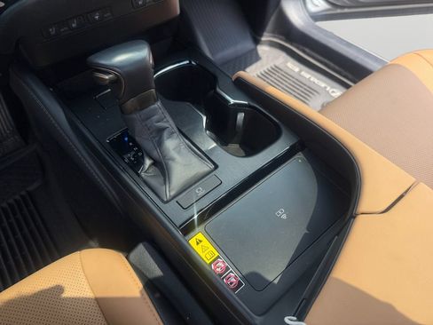 Used 2025 Lexus ES 350 w/ Premium Package FWD image 18
