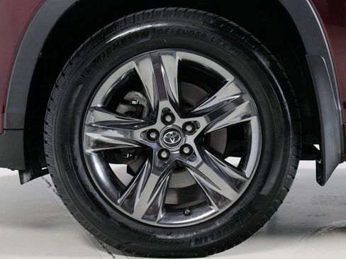 Used 2018 Toyota Highlander AWD V6 image 9