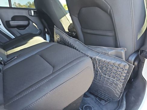 Used 2023 Jeep Gladiator Willys image 14